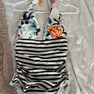 Cupshe M One piece swim